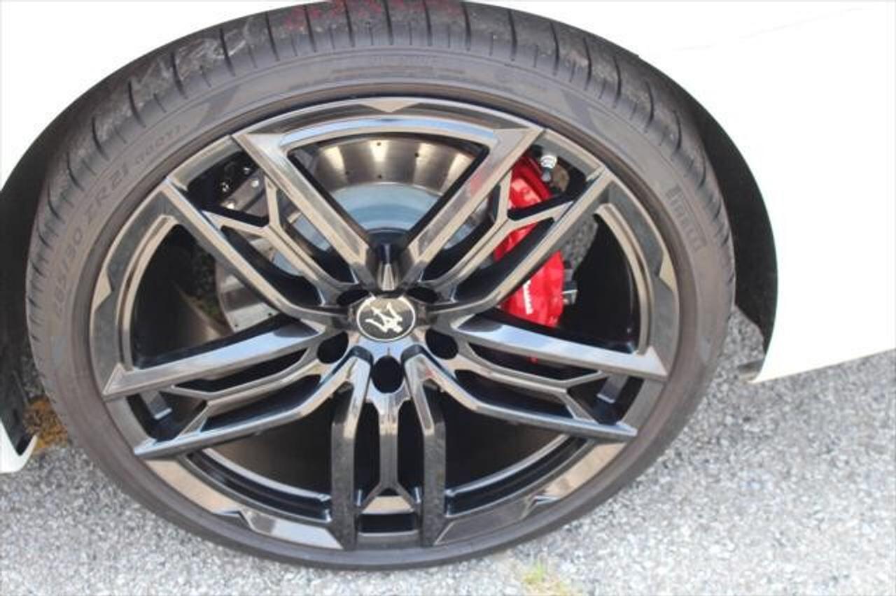 2022 Maserati Quattroporte Modena Q4 3.0L Photo