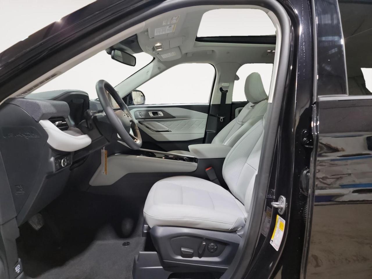 2026 Ford Explorer Platinum 4dr 4x4 Photo