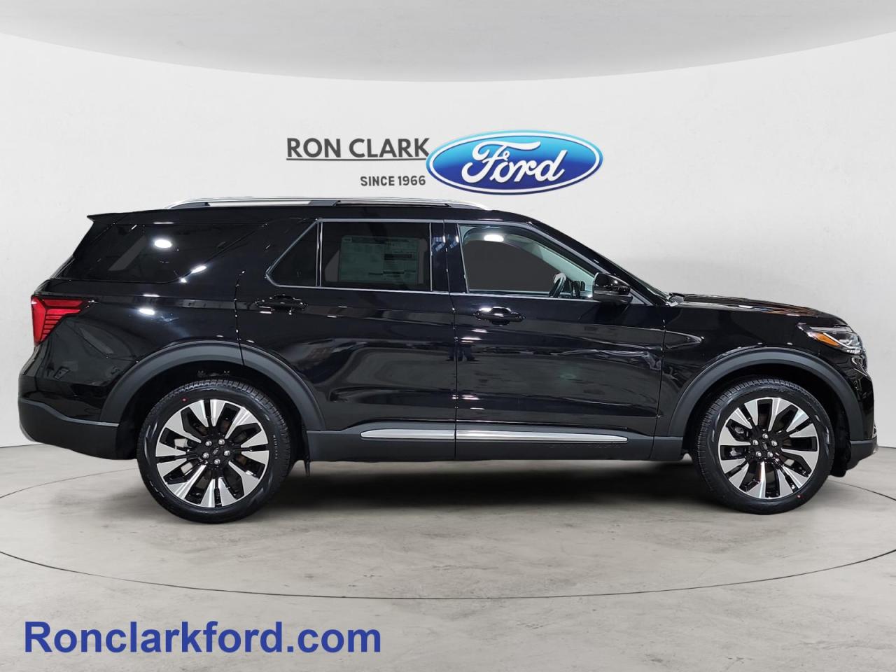 2026 Ford Explorer Platinum 4dr 4x4 Photo