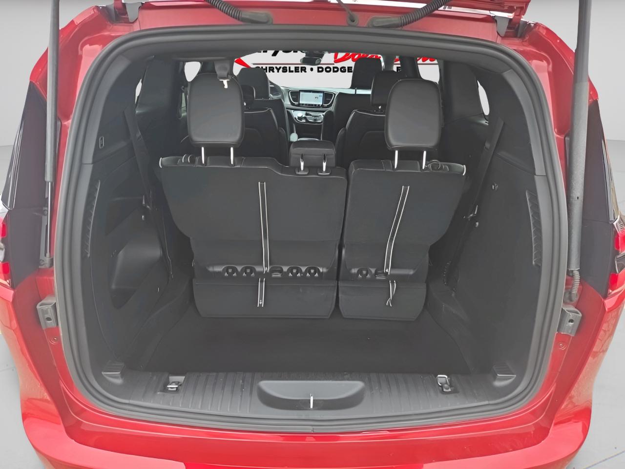 2024 Chrysler Pacifica Limited Front-Wheel Drive Passenger Van Photo3