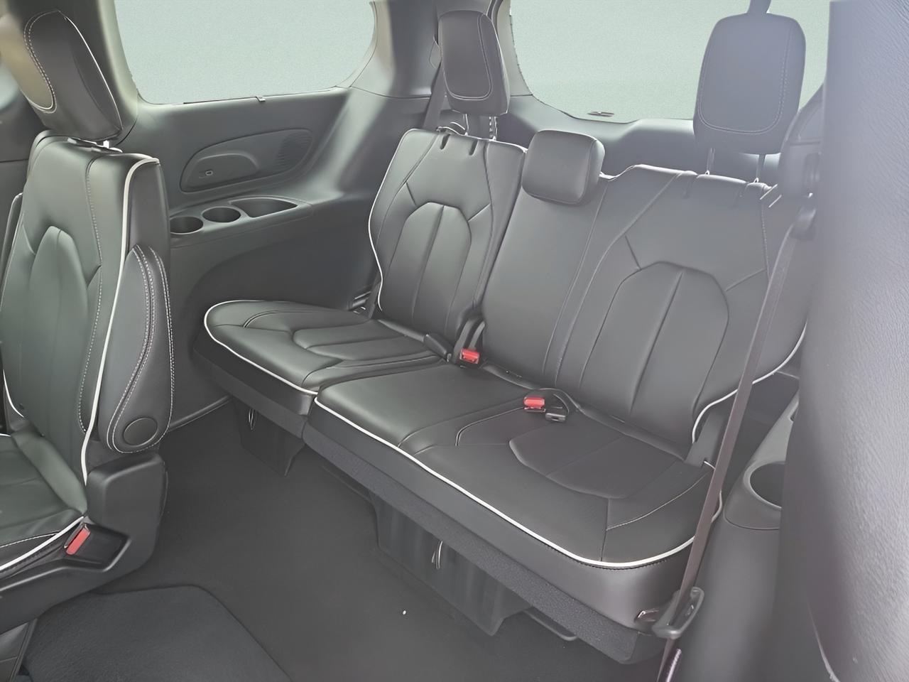 2024 Chrysler Pacifica Limited Front-Wheel Drive Passenger Van Photo