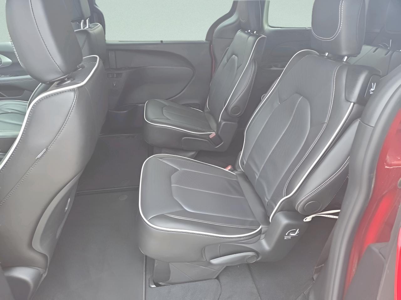 2024 Chrysler Pacifica Limited Front-Wheel Drive Passenger Van Photo