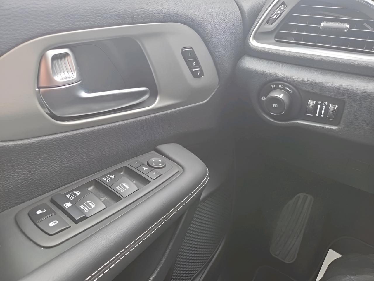 2024 Chrysler Pacifica Limited Front-Wheel Drive Passenger Van Photo