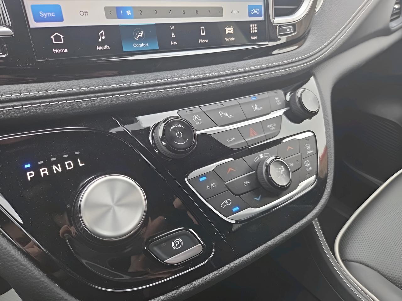 2024 Chrysler Pacifica Limited Front-Wheel Drive Passenger Van Photo