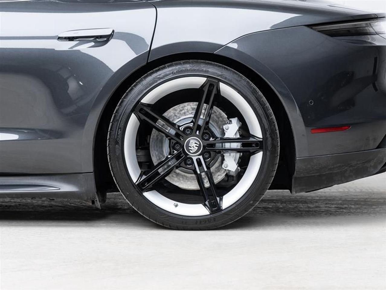 2023 Porsche Taycan  Photo