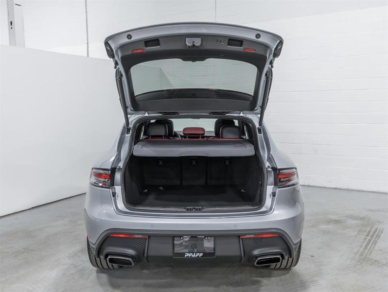 2026 Porsche Macan  Photo