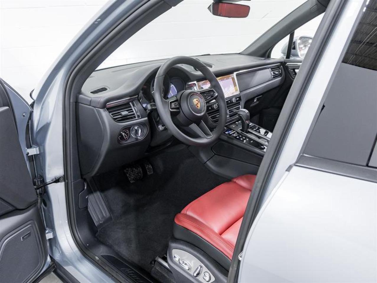 2026 Porsche Macan  Photo