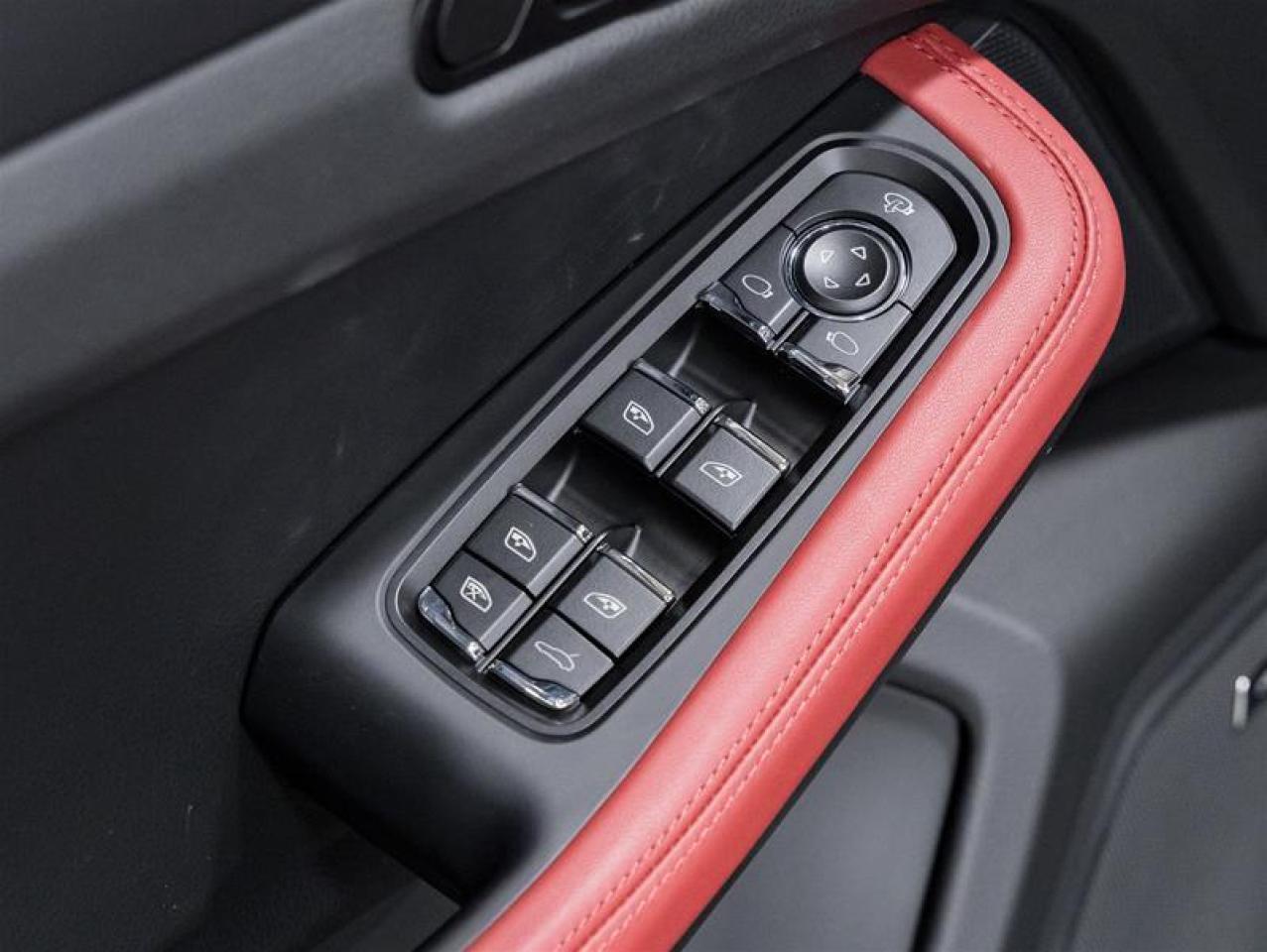 2026 Porsche Macan  Photo