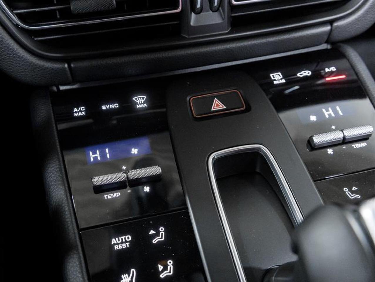 2026 Porsche Macan  Photo