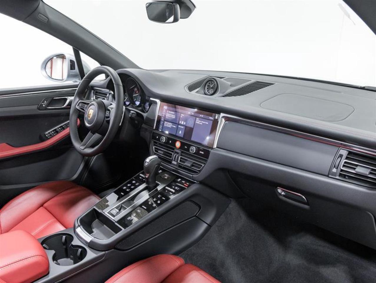 2026 Porsche Macan  Photo