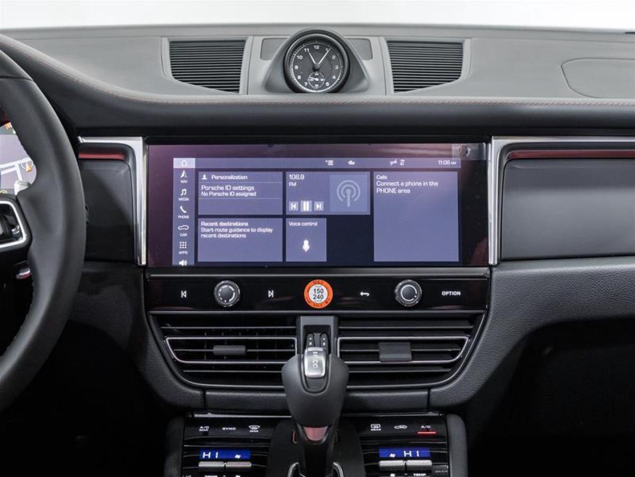 2026 Porsche Macan  Photo