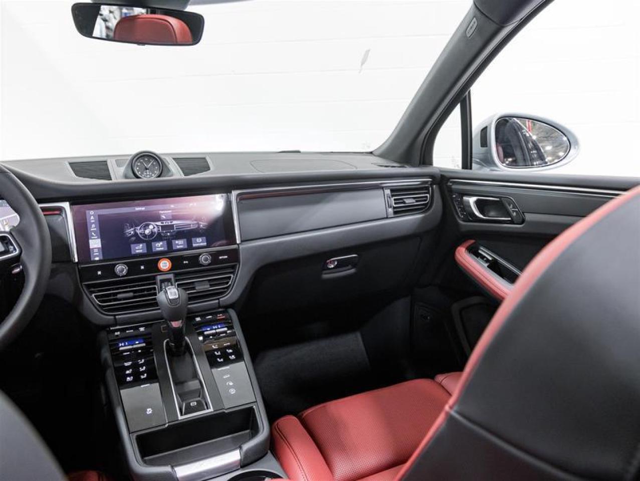 2026 Porsche Macan  Photo