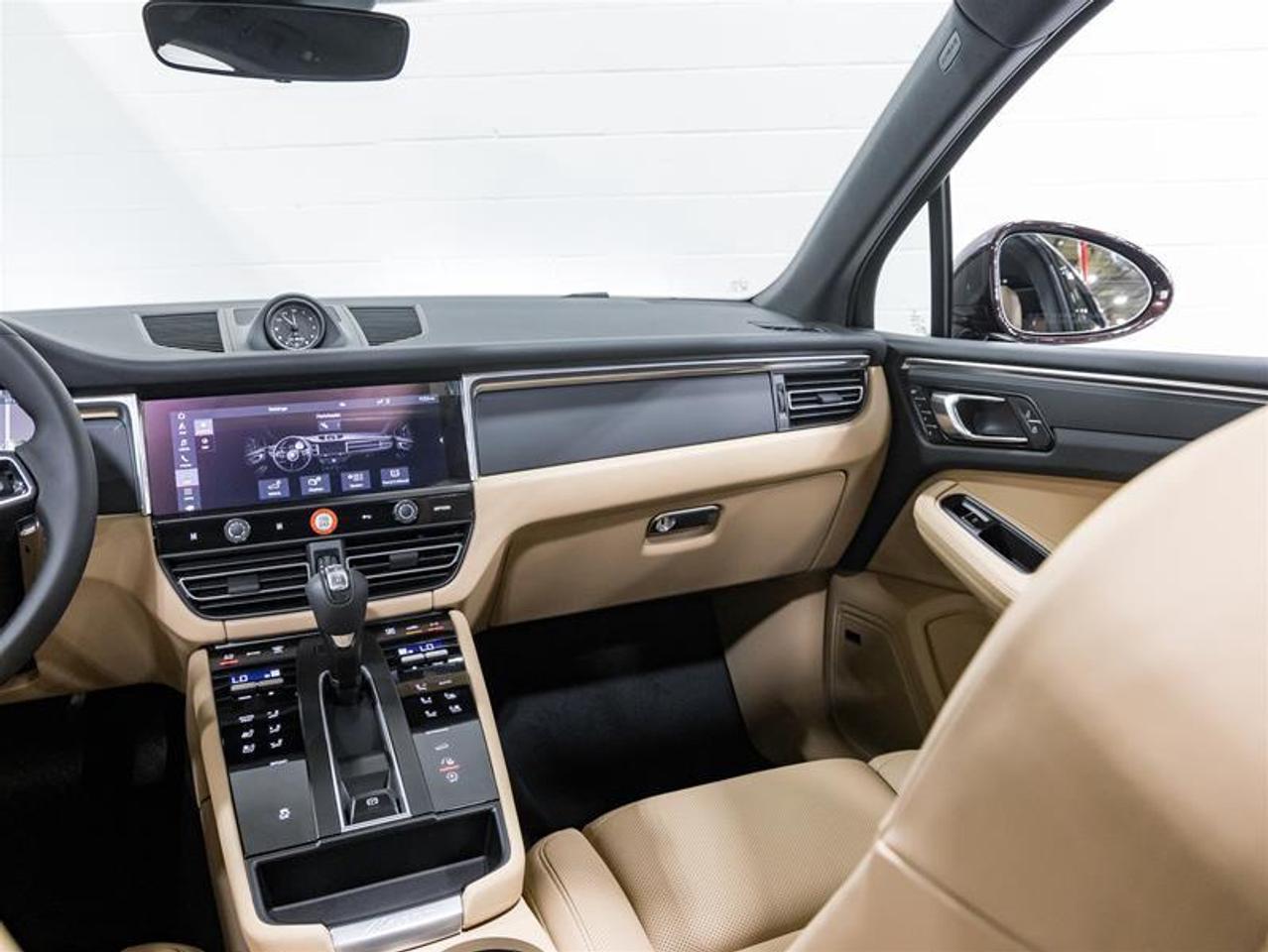 2026 Porsche Macan  Photo