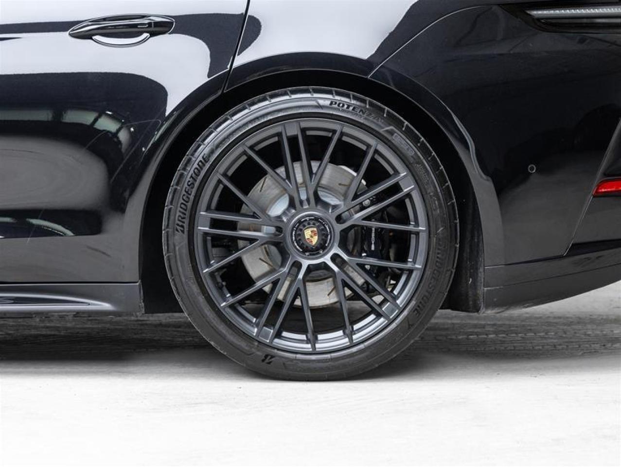 2025 Porsche Panamera  Photo