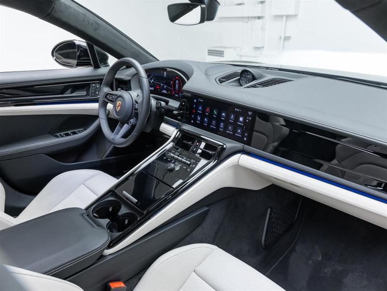 2025 Porsche Panamera  Photo