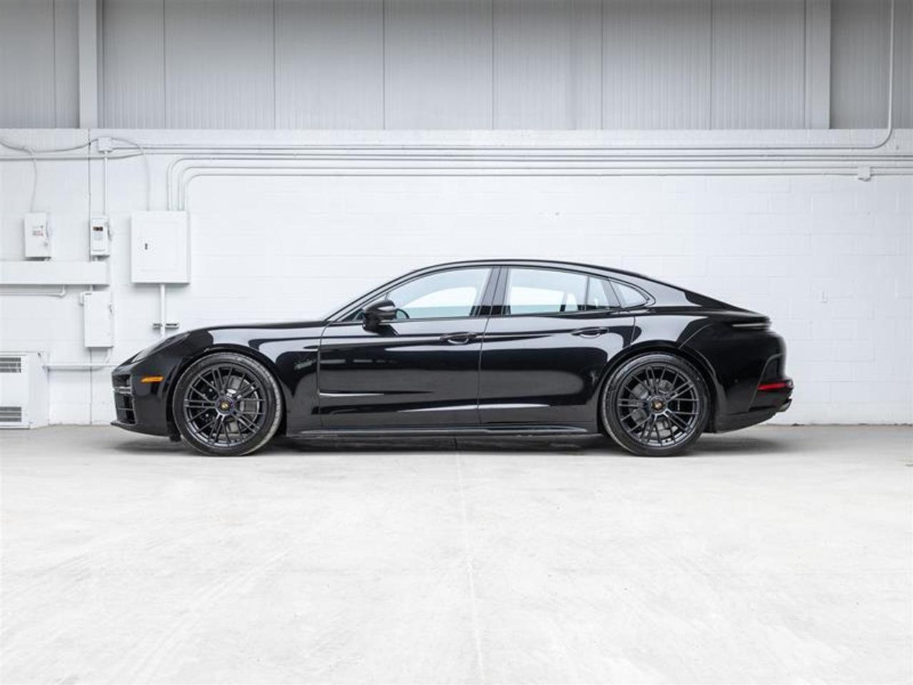 2025 Porsche Panamera  Photo