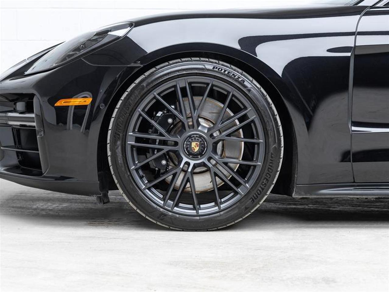 2025 Porsche Panamera  Photo