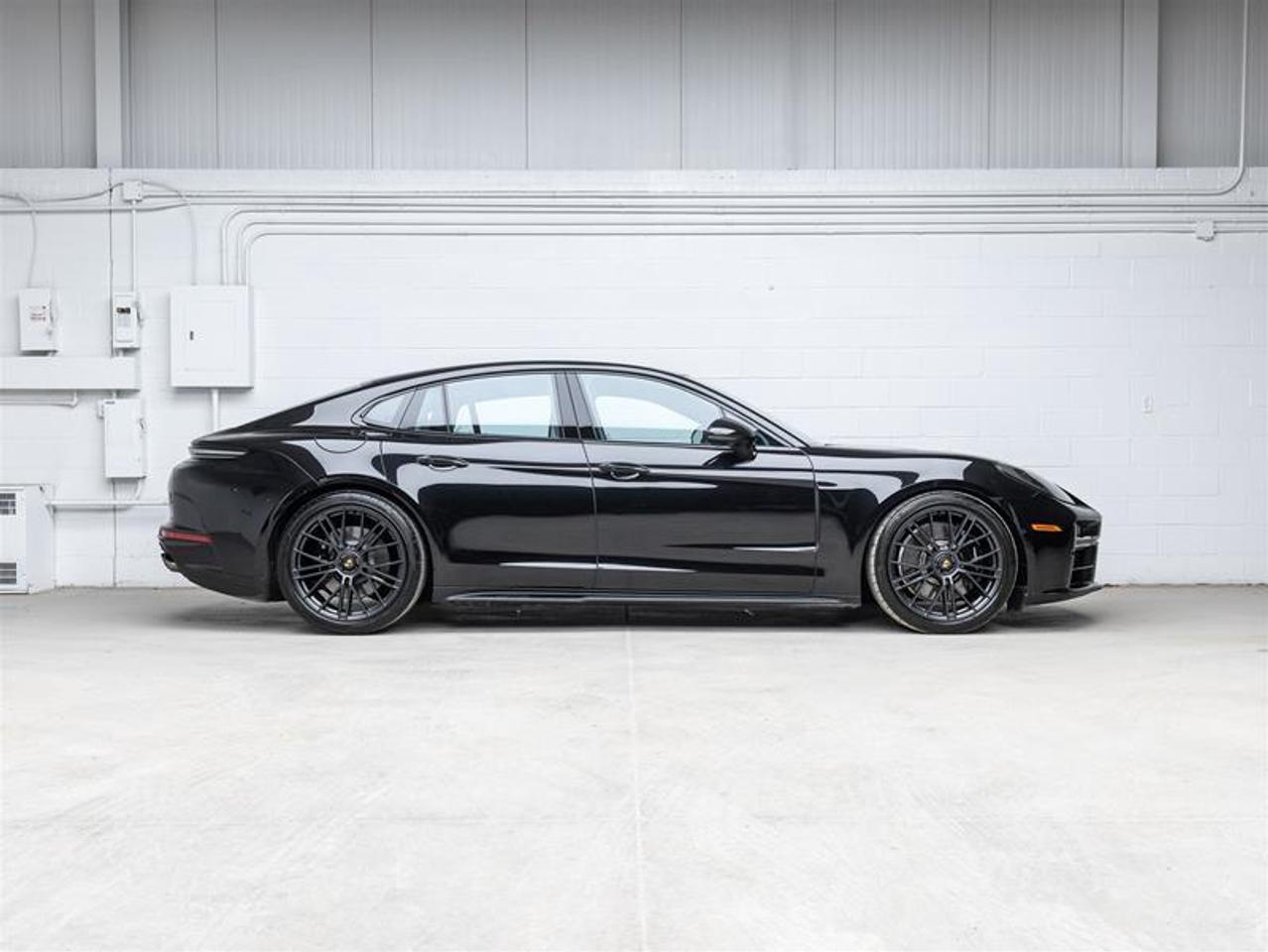 2025 Porsche Panamera  Photo