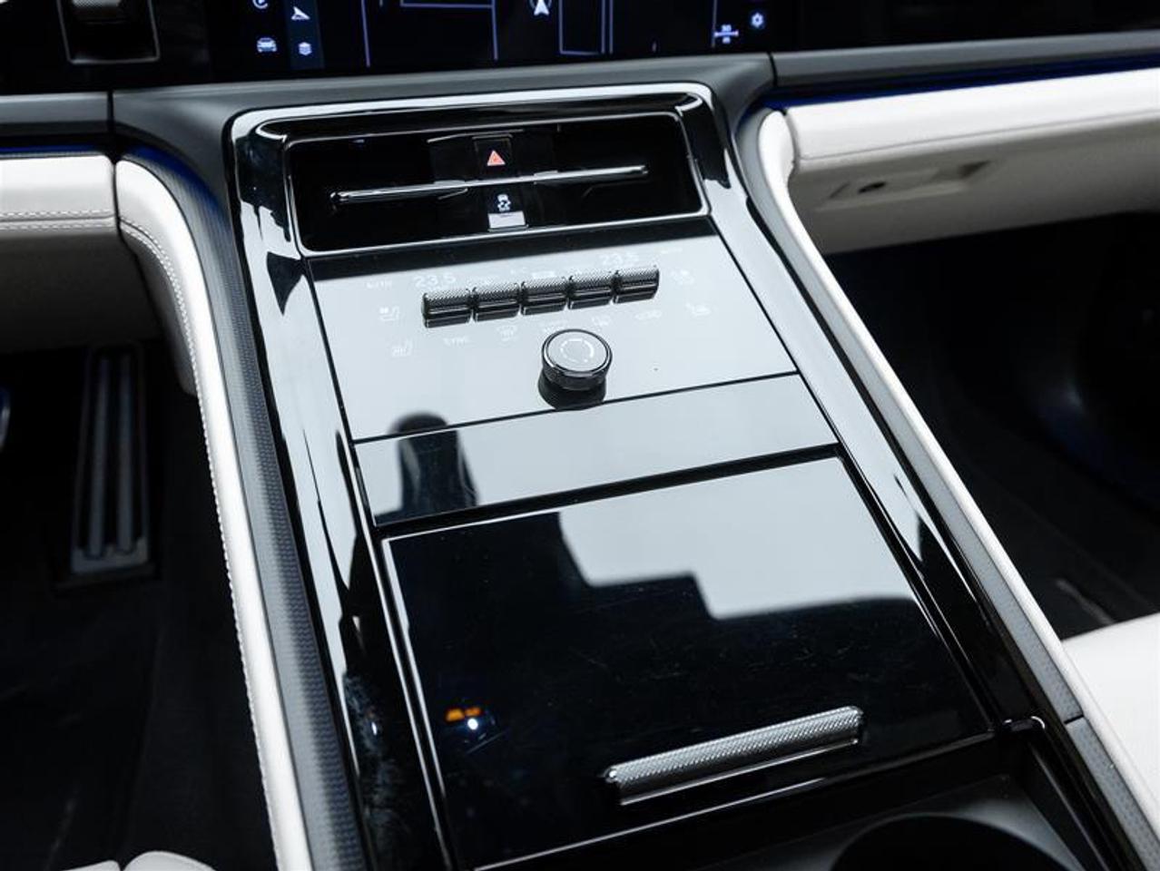 2025 Porsche Panamera  Photo