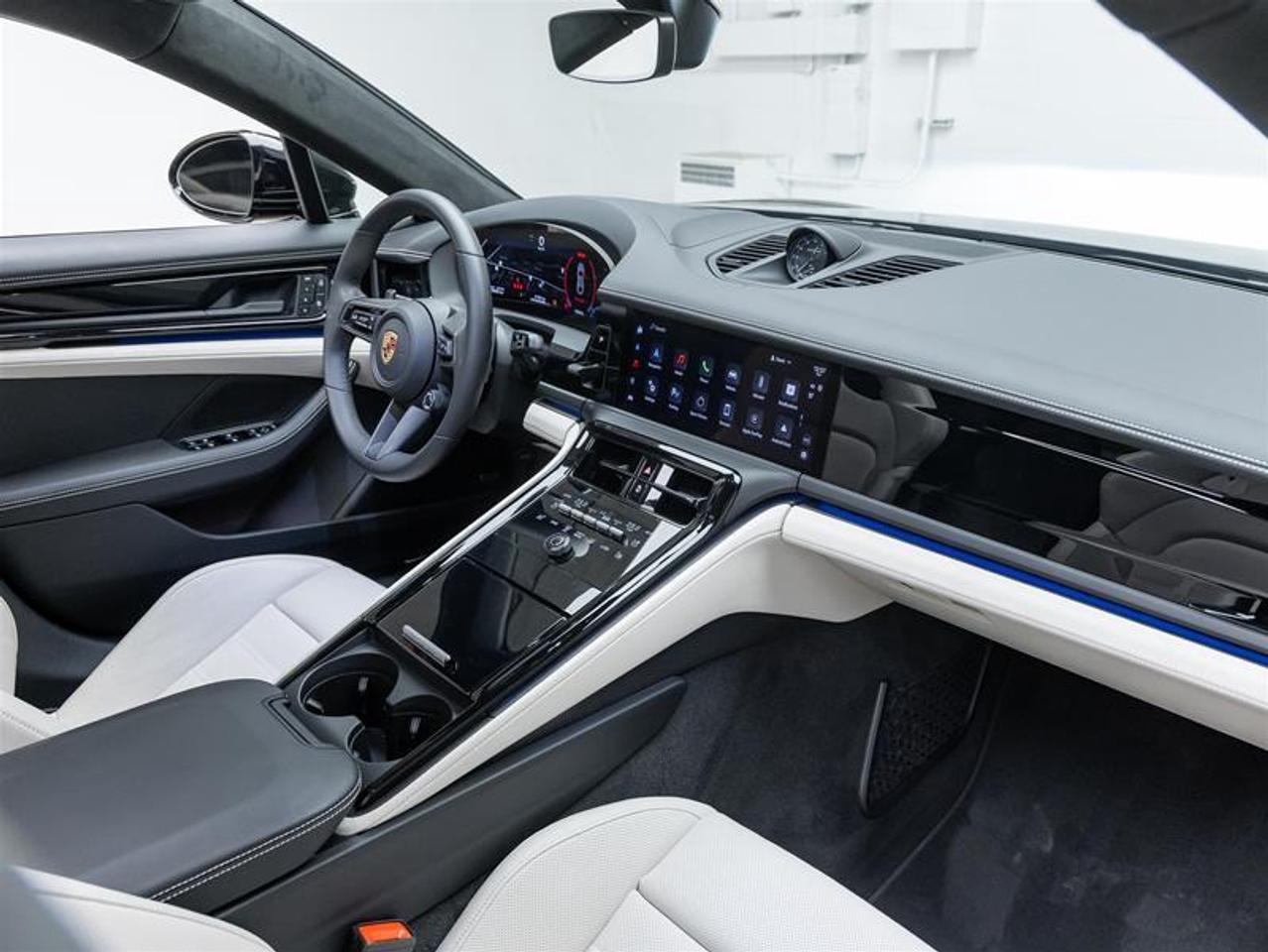 2025 Porsche Panamera  Photo