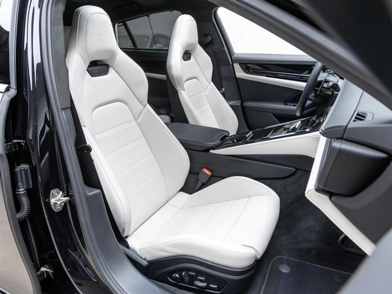 2025 Porsche Panamera  Photo