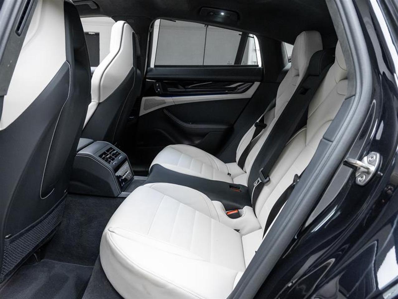 2025 Porsche Panamera  Photo