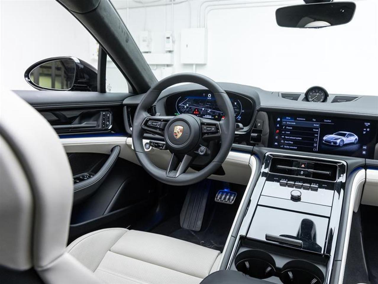 2025 Porsche Panamera  Photo