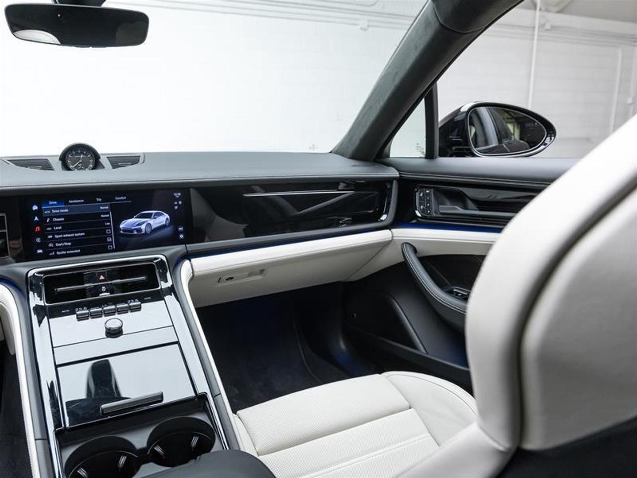 2025 Porsche Panamera  Photo