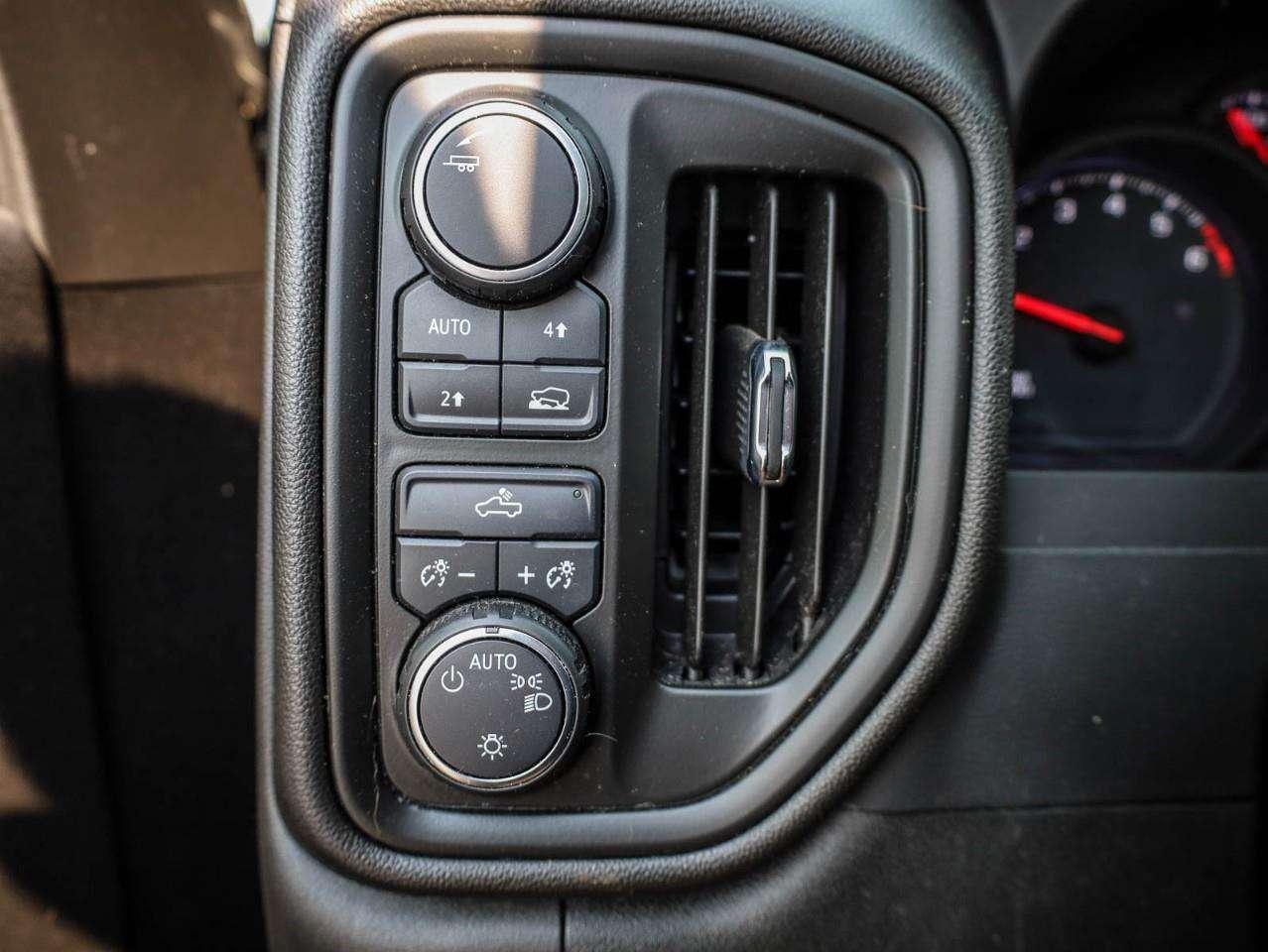 2022 Chevrolet Silverado 1500 Custom CLEAN CARFAX, GREAT PRICE $$$ Photo