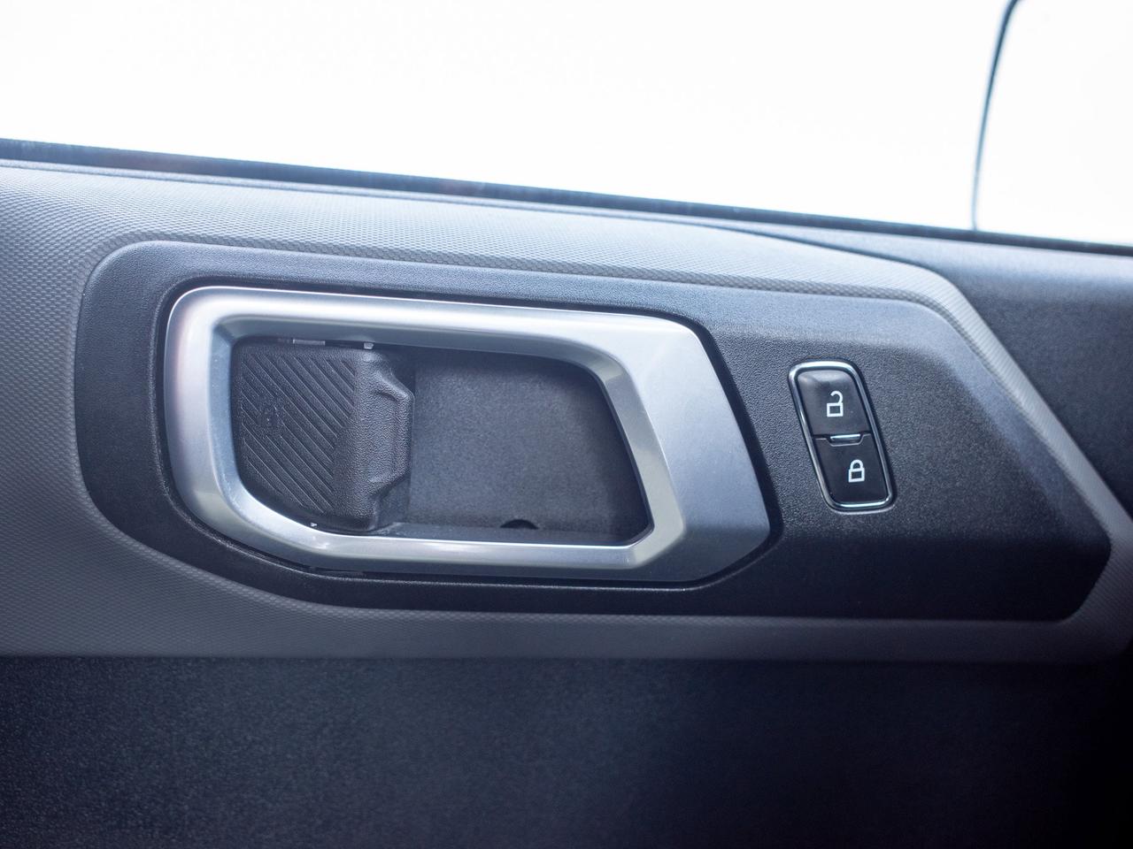 2023 Ford Bronco - Rollover Protection Bars   Heated Mirrors Photo