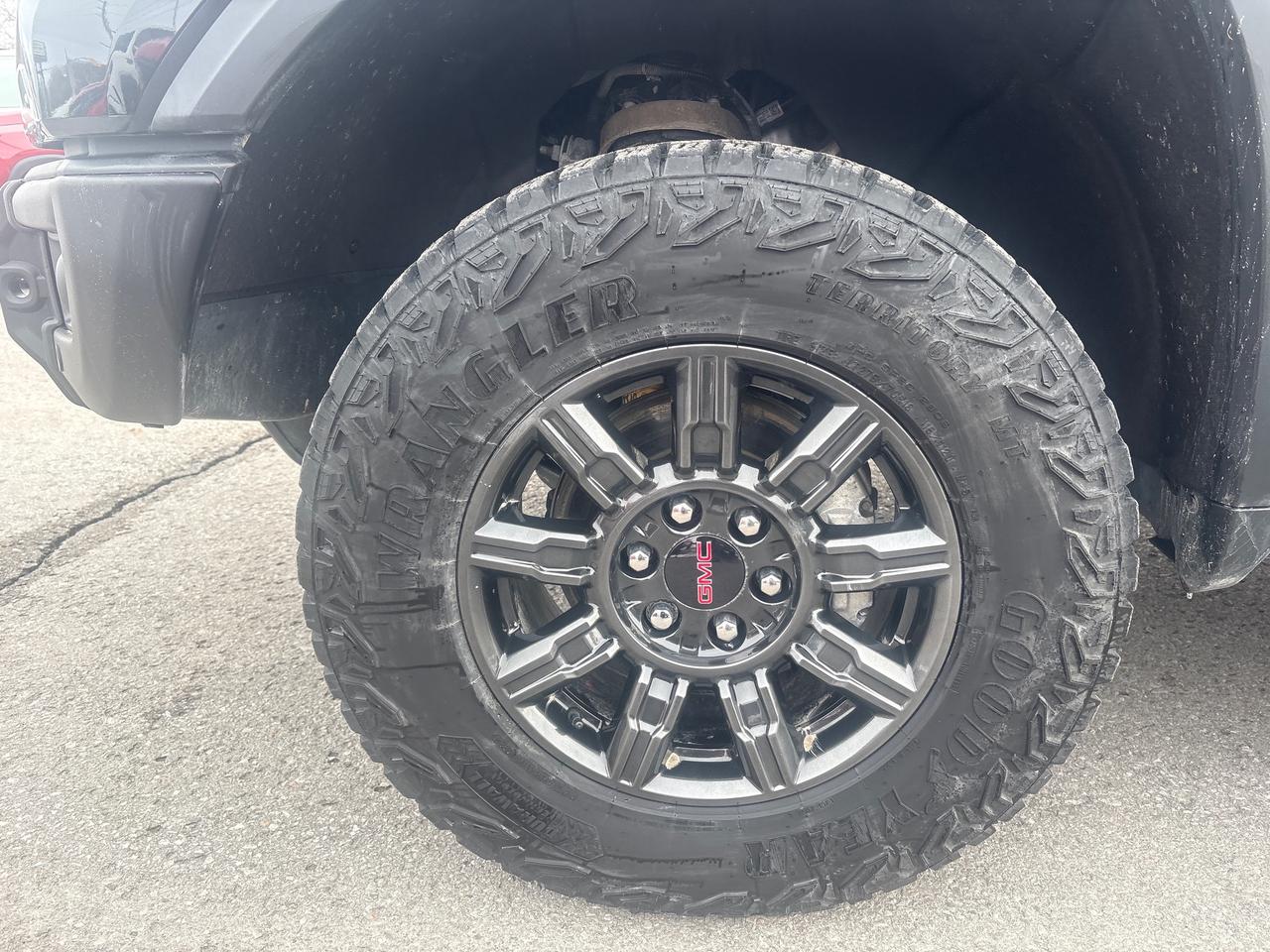 2024 GMC Sierra 1500 AT4X Crew + 6.2L + Heated Cooled Massaging Buckets Photo4