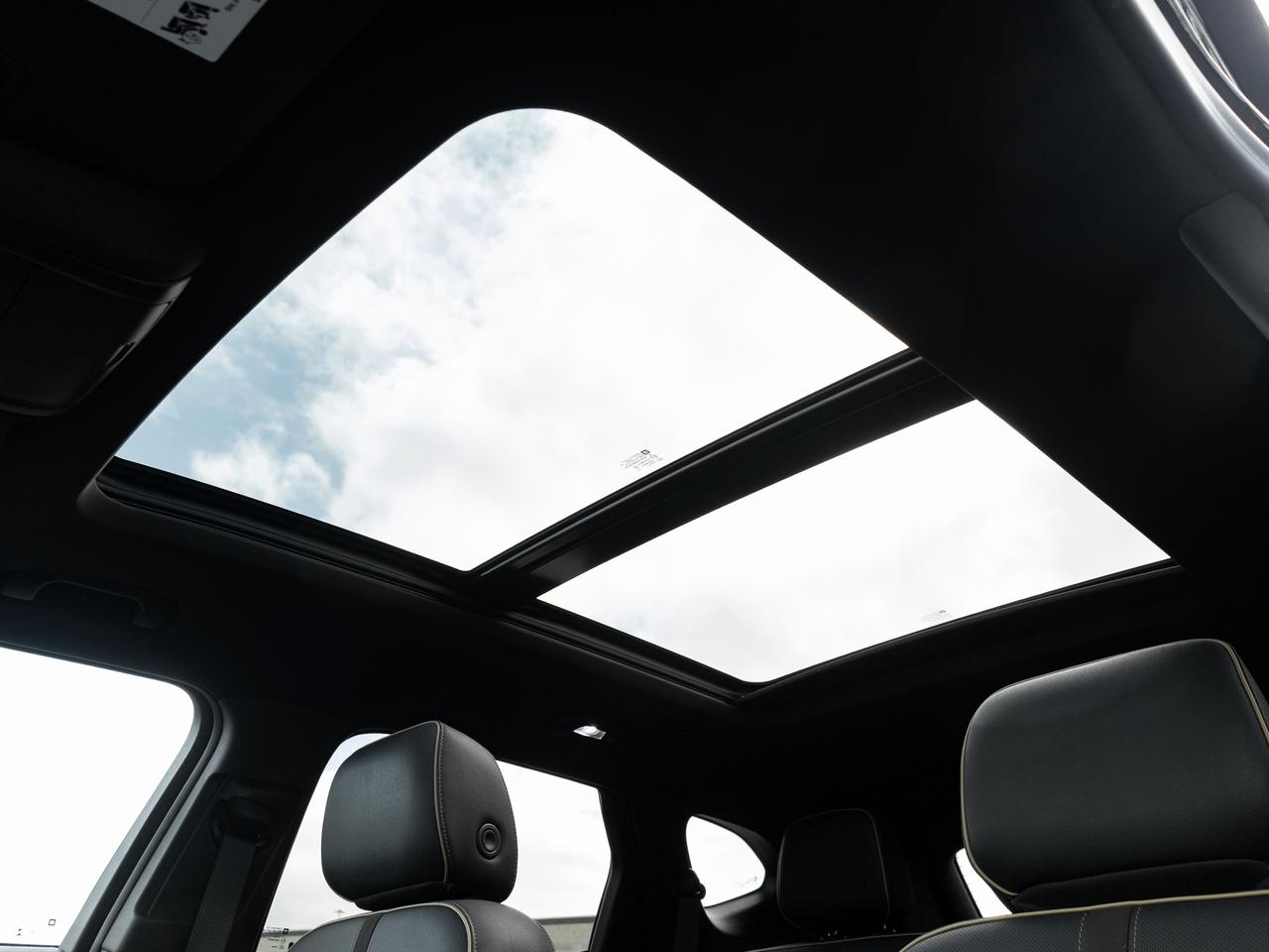 2023 Chevrolet Blazer AWD   V6   Panoramic Roof   Bose   Tow Package Photo