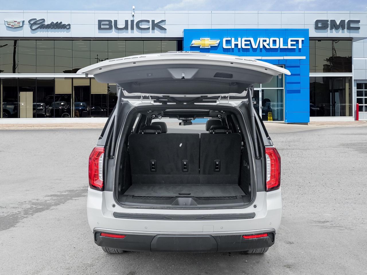 2023 GMC Yukon 5.3L V8, SLT LUXURY PKG, PANORAMIC SUNROOF Photo