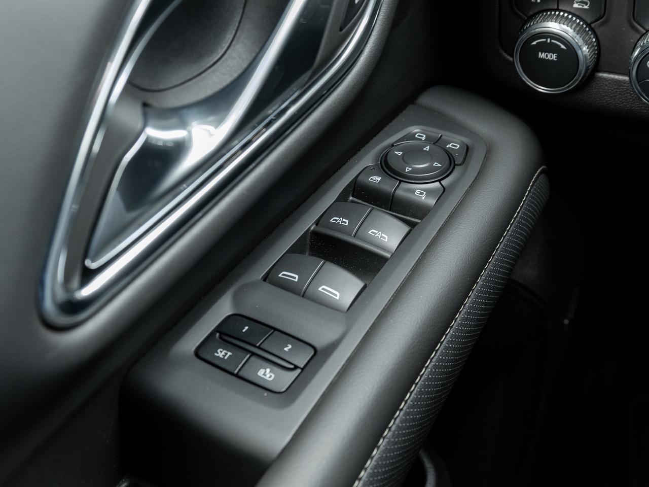 2023 GMC Yukon 5.3L V8, SLT LUXURY PKG, PANORAMIC SUNROOF Photo