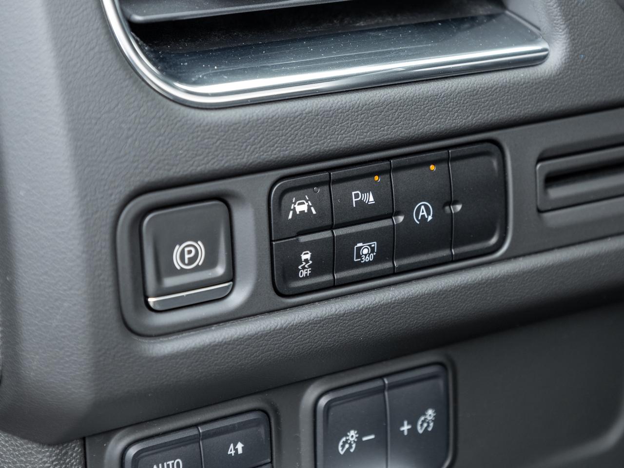 2023 GMC Yukon 5.3L V8, SLT LUXURY PKG, PANORAMIC SUNROOF Photo