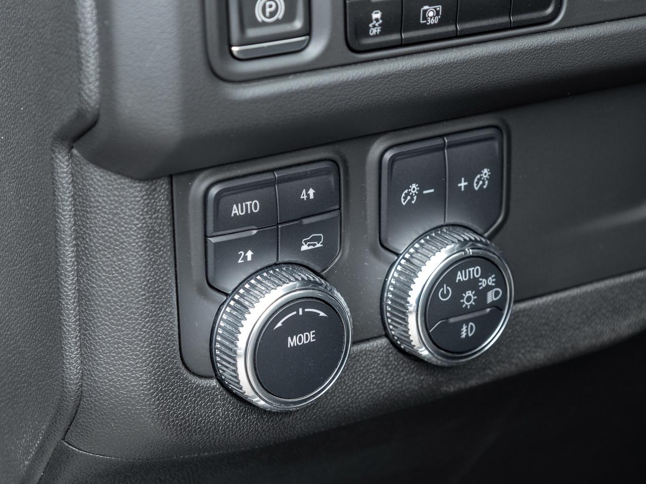 2023 GMC Yukon 5.3L V8, SLT LUXURY PKG, PANORAMIC SUNROOF Photo