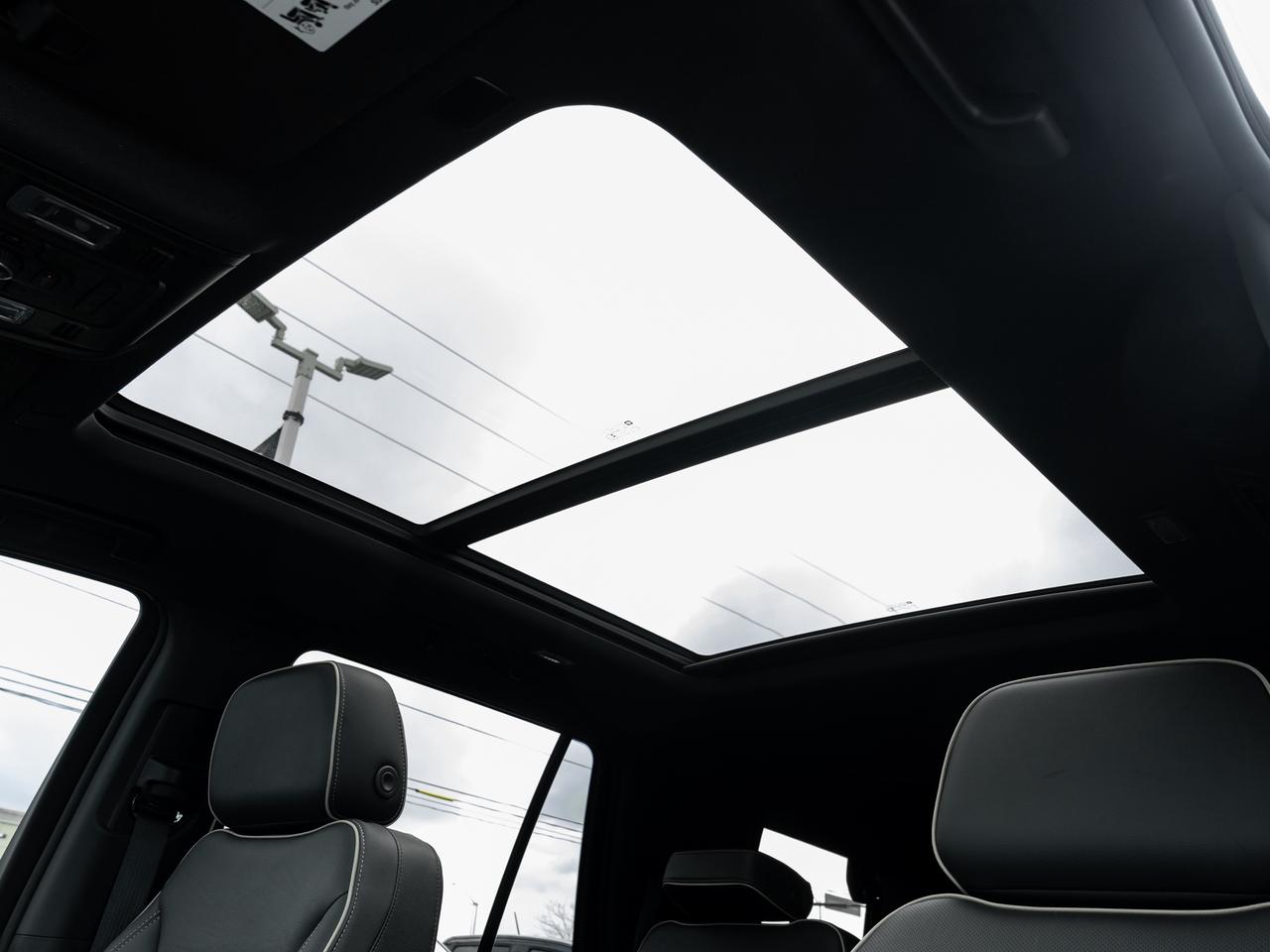 2023 GMC Yukon 5.3L V8, SLT LUXURY PKG, PANORAMIC SUNROOF Photo