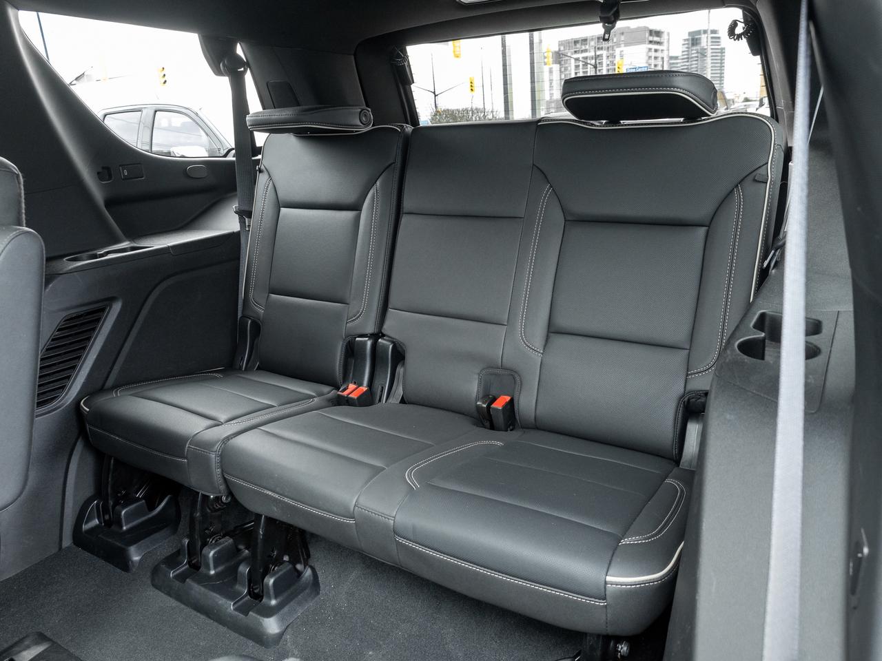 2023 GMC Yukon 5.3L V8, SLT LUXURY PKG, PANORAMIC SUNROOF Photo