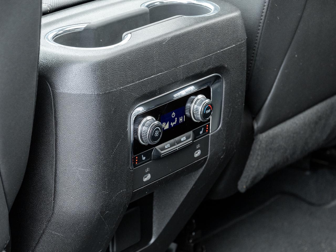 2023 GMC Yukon 5.3L V8, SLT LUXURY PKG, PANORAMIC SUNROOF Photo