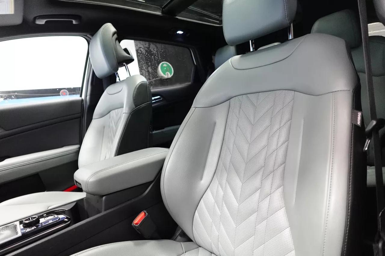 2023 Kia Sportage X-LINE LIMITED   AWD   HEATED SEATS   HEATED WHEEL Photo