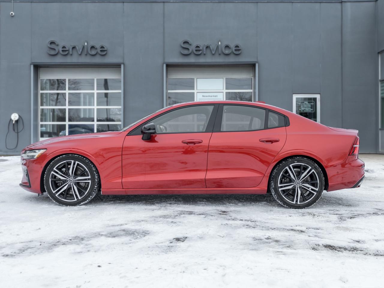 2019 Volvo S60 T6 AWD R-Design  LOW MILEAGE  TRADE IN  B& WILKINS Photo