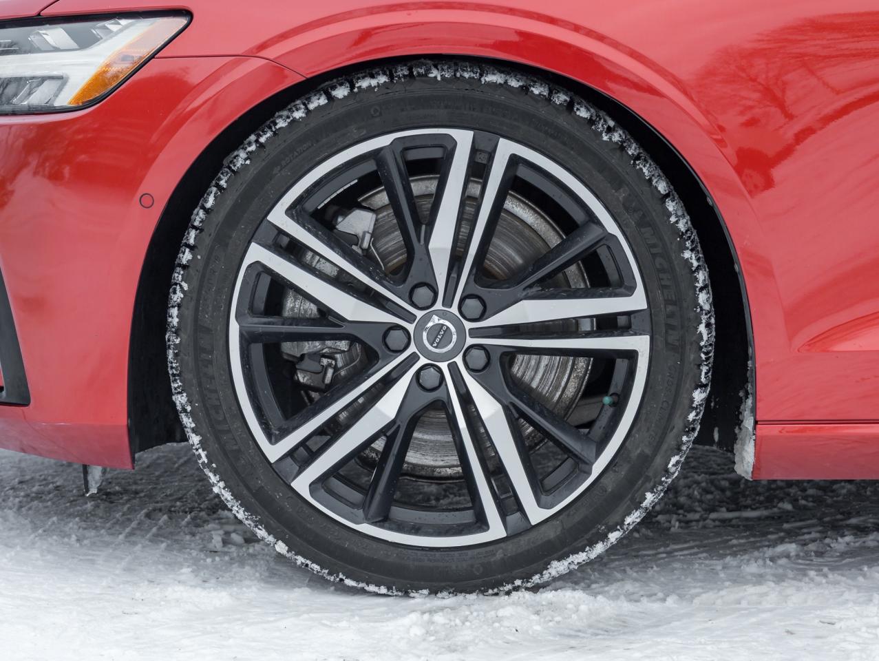 2019 Volvo S60 T6 AWD R-Design  LOW MILEAGE  TRADE IN  B& WILKINS Photo