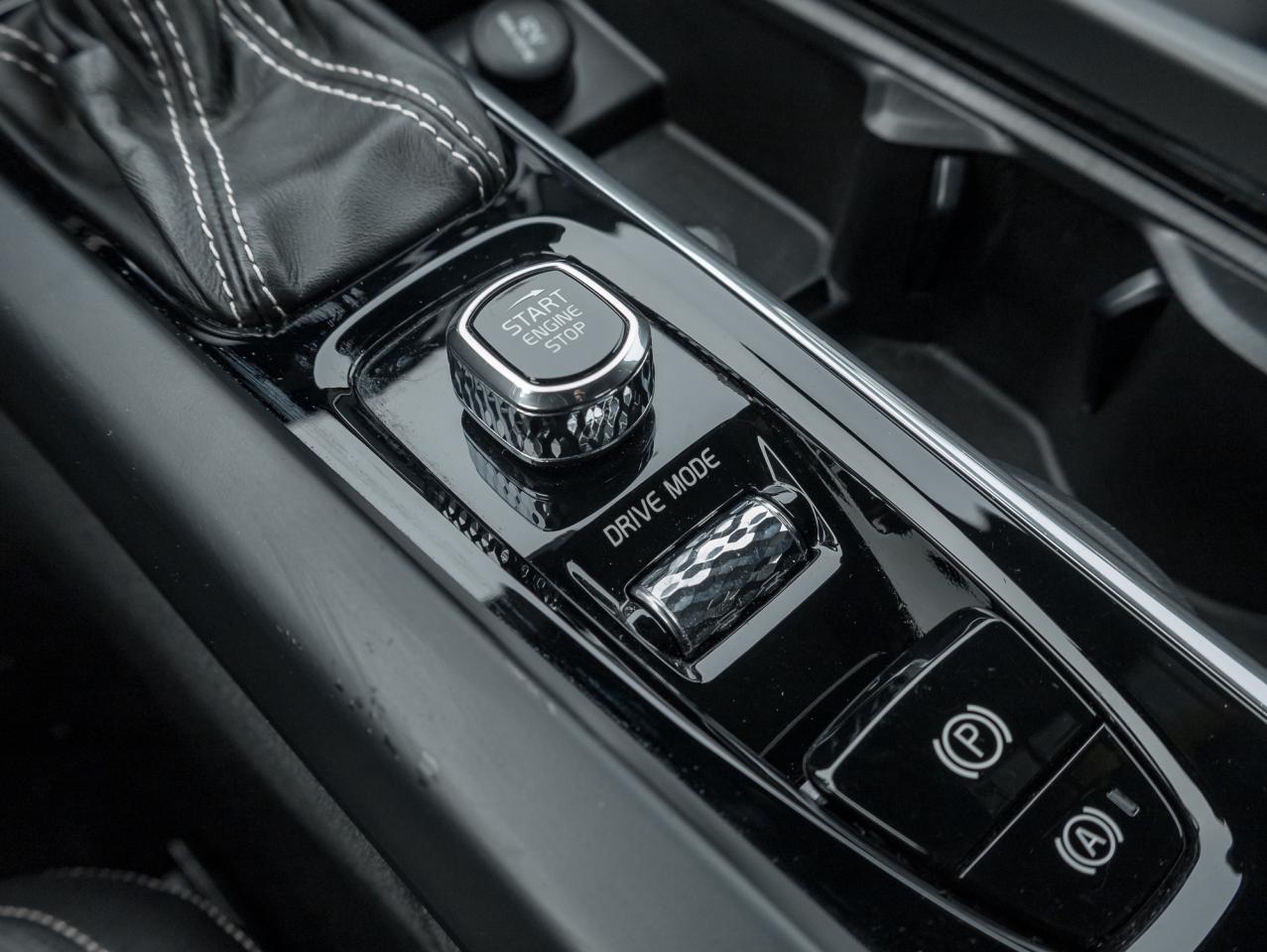 2019 Volvo S60 T6 AWD R-Design  LOW MILEAGE  TRADE IN  B& WILKINS Photo