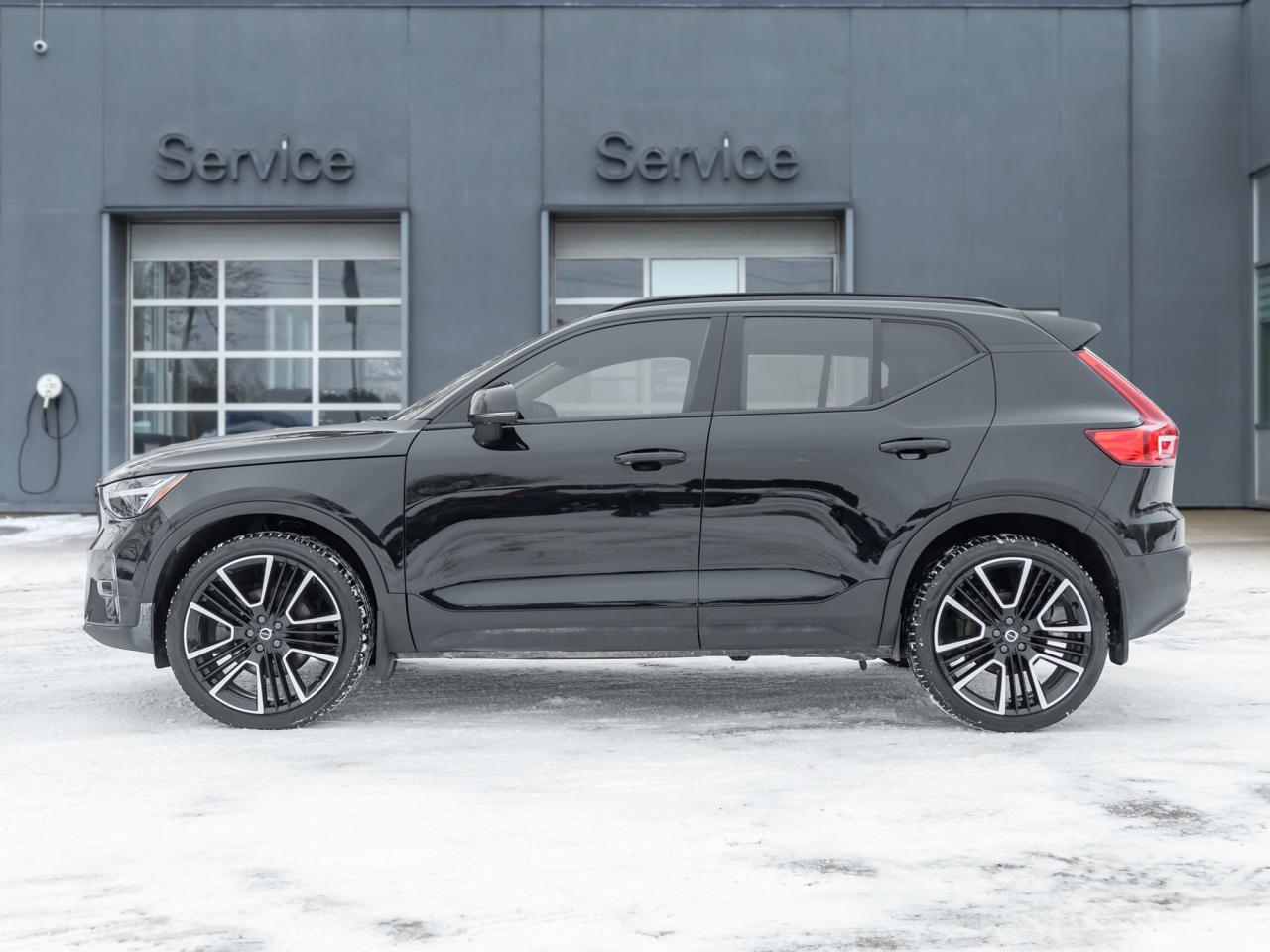 2024 Volvo XC40 B5 AWD Ultimate Dark Theme  TRADE IN  VOLVO CPO Photo