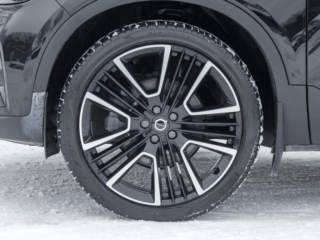 2024 Volvo XC40 B5 AWD Ultimate Dark Theme  TRADE IN  VOLVO CPO Photo3