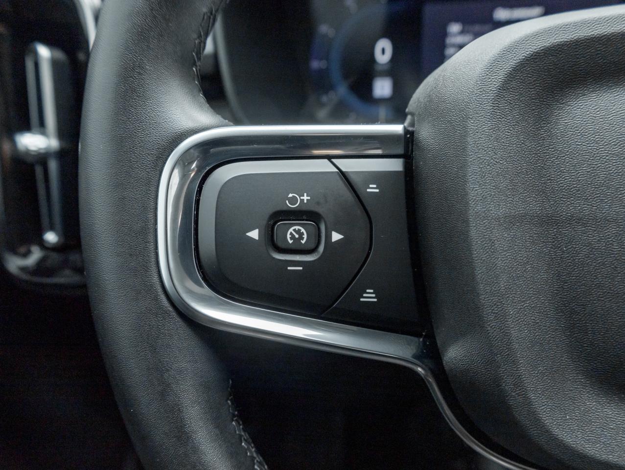 2024 Volvo XC40 B5 AWD Ultimate Dark Theme  TRADE IN  VOLVO CPO Photo