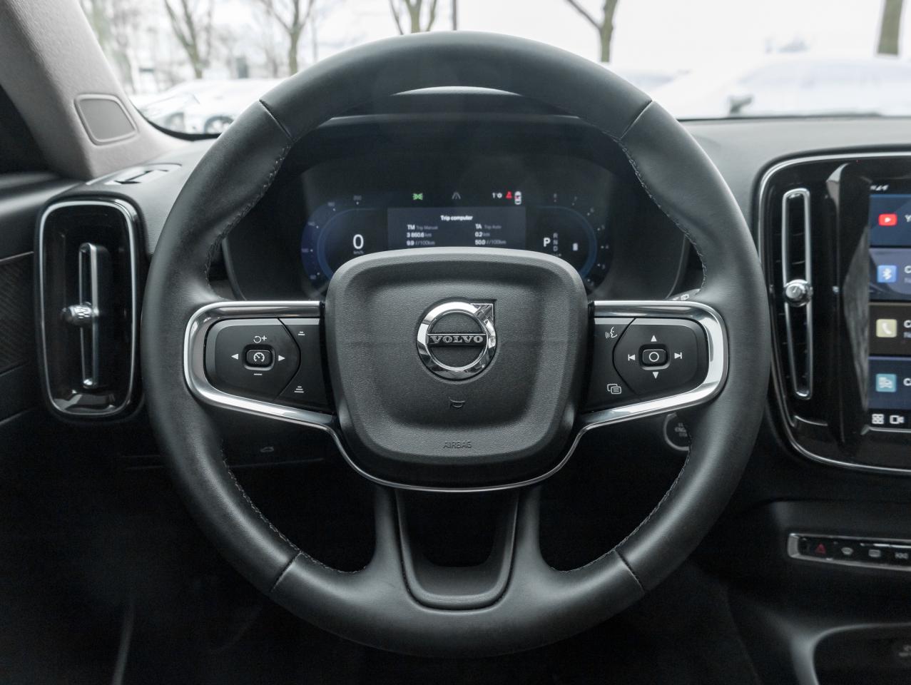 2024 Volvo XC40 B5 AWD Ultimate Dark Theme  TRADE IN  VOLVO CPO Photo