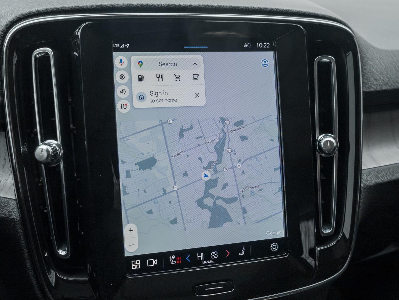 2024 Volvo XC40 B5 AWD Ultimate Dark Theme  TRADE IN  VOLVO CPO Photo