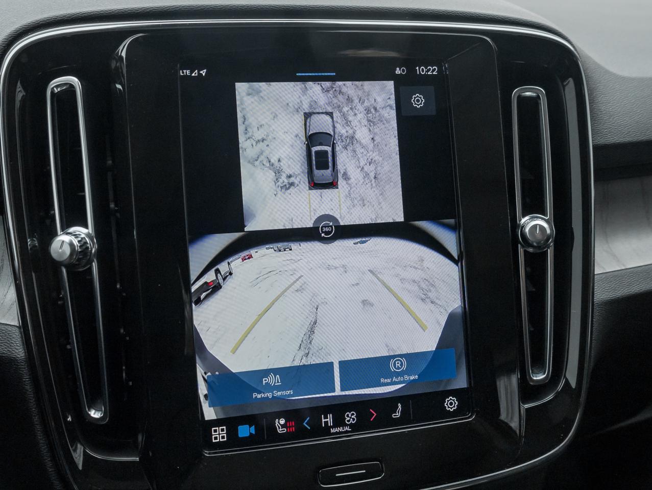 2024 Volvo XC40 B5 AWD Ultimate Dark Theme  TRADE IN  VOLVO CPO Photo