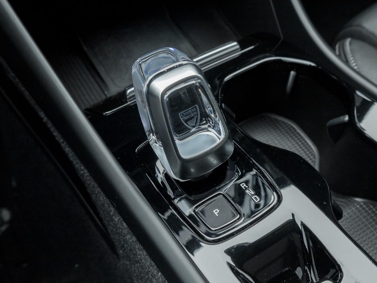 2024 Volvo XC40 B5 AWD Ultimate Dark Theme  TRADE IN  VOLVO CPO Photo